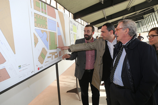 16042852188_ee09192405_z